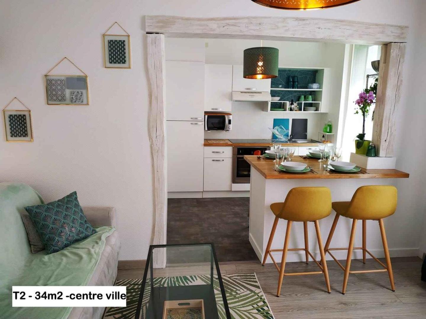 شقة 2 Min Walk From Train Station And Center Of تور المظهر الخارجي الصورة